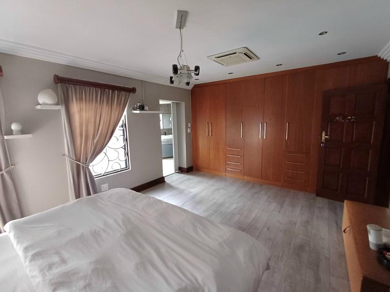 5 Bedroom Property for Sale in Lakefield Gauteng