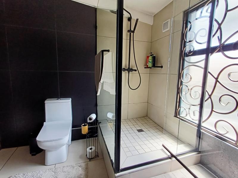 5 Bedroom Property for Sale in Lakefield Gauteng