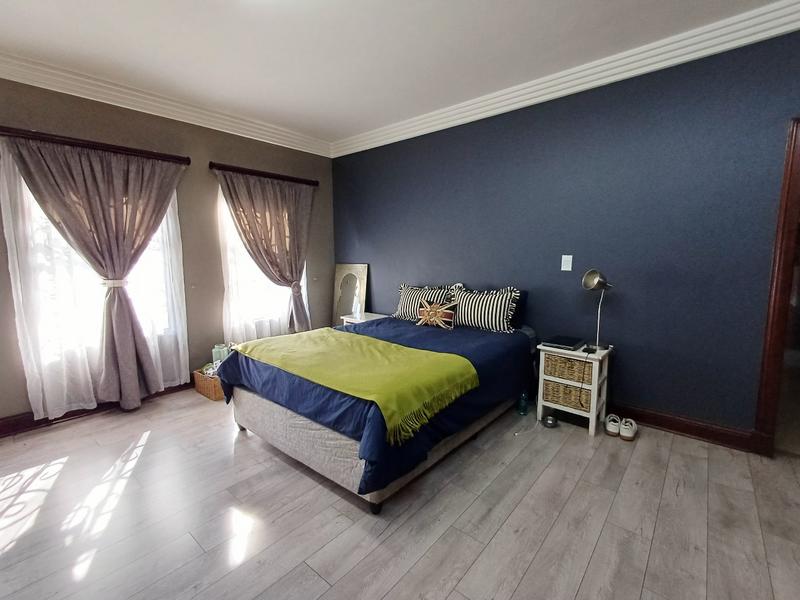 5 Bedroom Property for Sale in Lakefield Gauteng