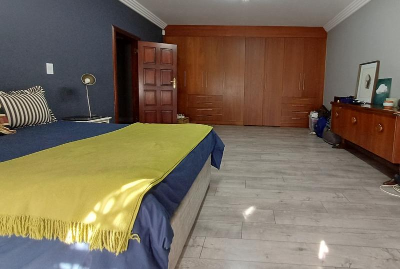 5 Bedroom Property for Sale in Lakefield Gauteng