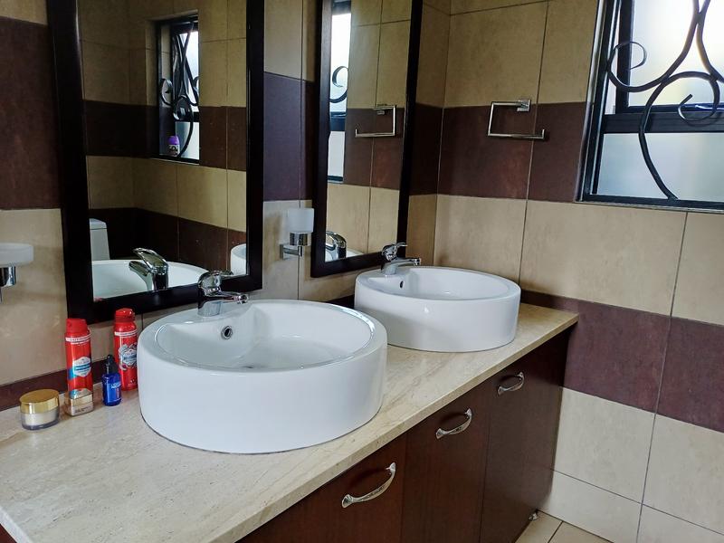 5 Bedroom Property for Sale in Lakefield Gauteng