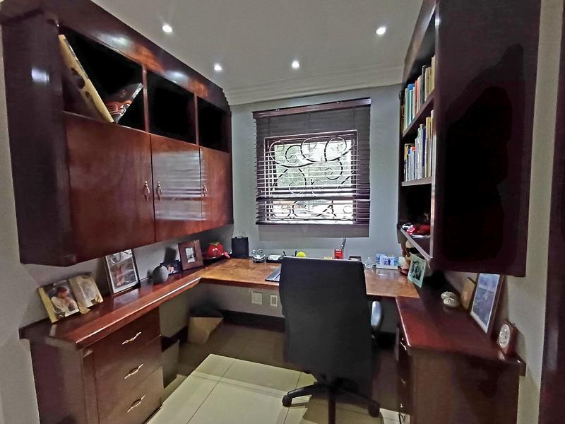 5 Bedroom Property for Sale in Lakefield Gauteng