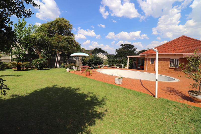 To Let 2 Bedroom Property for Rent in Linden Gauteng