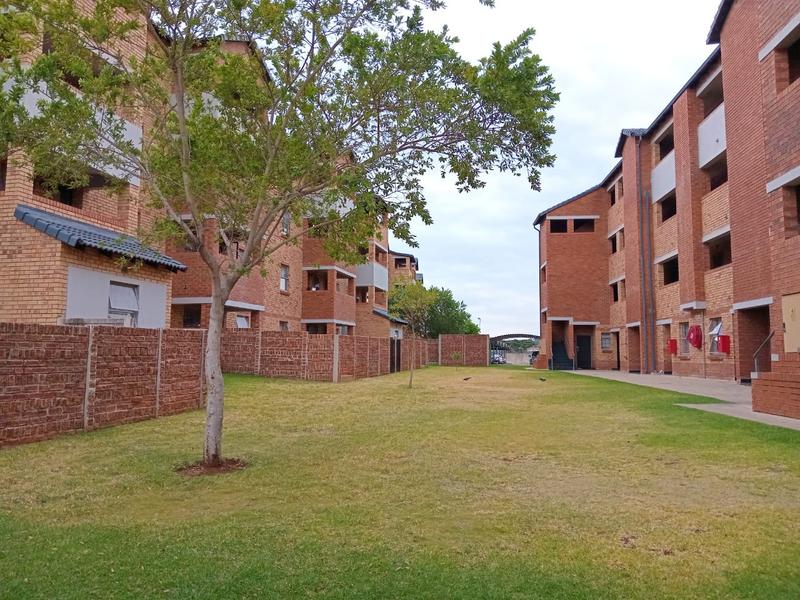 2 Bedroom Property for Sale in Heuweloord Gauteng