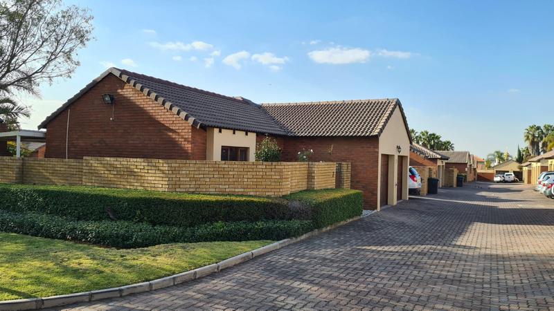 2 Bedroom Property for Sale in Noordwyk Gauteng