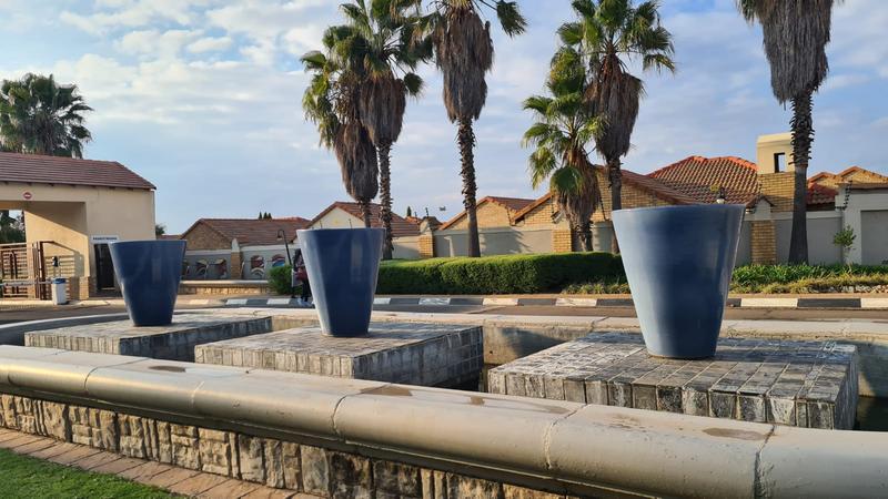 2 Bedroom Property for Sale in Noordwyk Gauteng