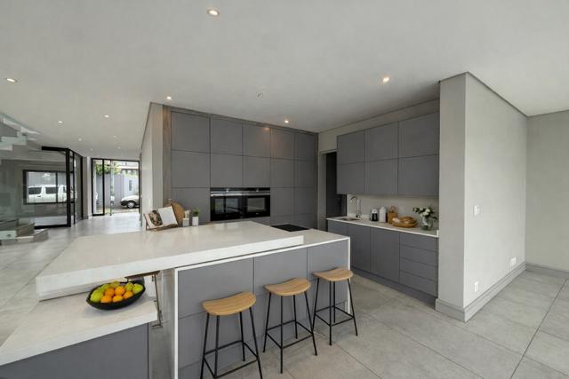 To Let 5 Bedroom Property for Rent in Sandown Gauteng