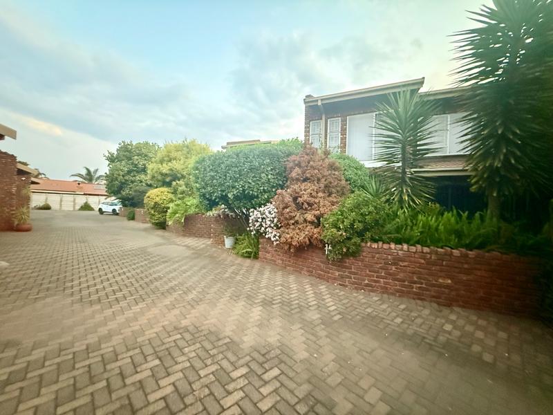 3 Bedroom Property for Sale in Flora Gardens Gauteng