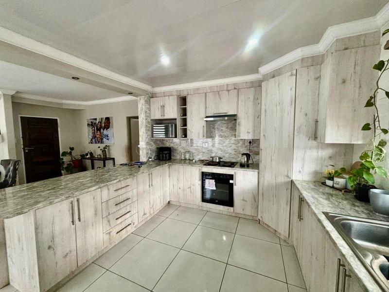 4 Bedroom Property for Sale in Vanderbijlpark CW 1 Gauteng