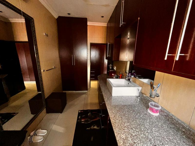 4 Bedroom Property for Sale in Zakariyya Park Gauteng