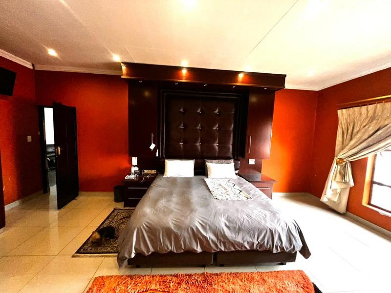 4 Bedroom Property for Sale in Zakariyya Park Gauteng