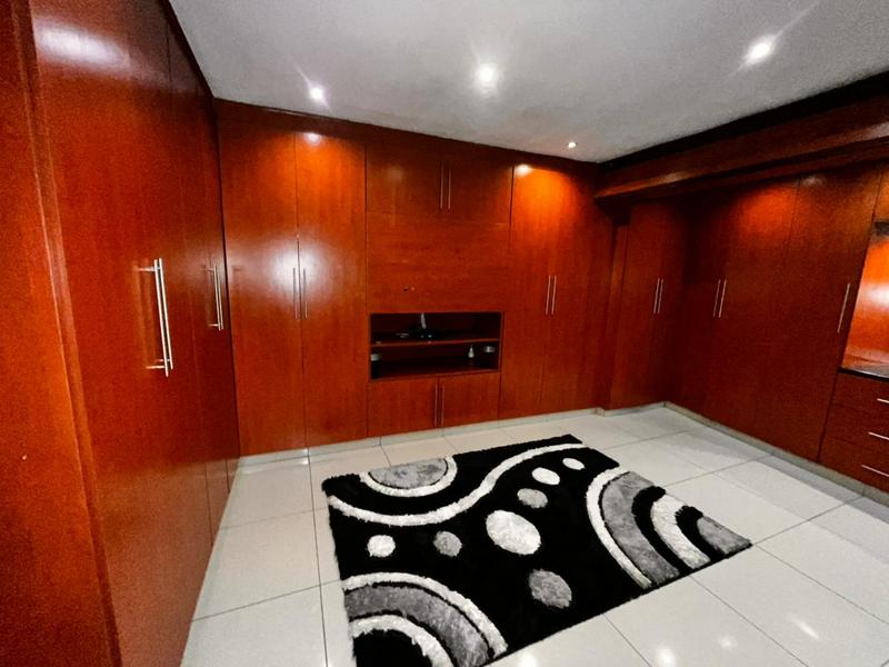 4 Bedroom Property for Sale in Zakariyya Park Gauteng