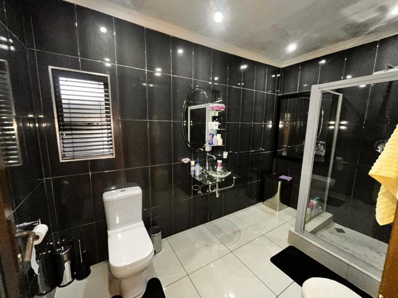 4 Bedroom Property for Sale in Zakariyya Park Gauteng