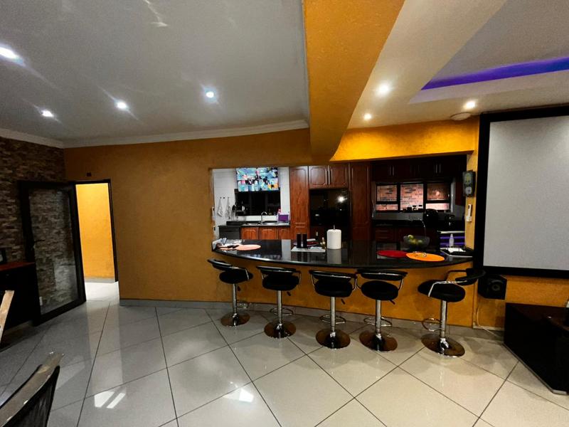 4 Bedroom Property for Sale in Zakariyya Park Gauteng