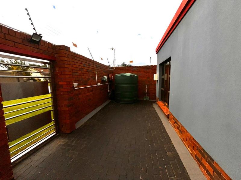 4 Bedroom Property for Sale in Zakariyya Park Gauteng