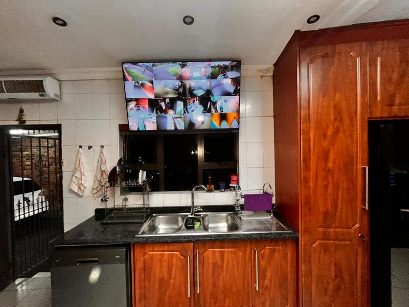 4 Bedroom Property for Sale in Zakariyya Park Gauteng