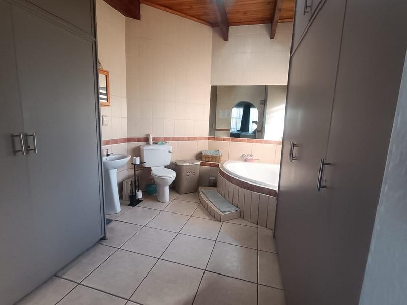 To Let 3 Bedroom Property for Rent in Petersfield Gauteng