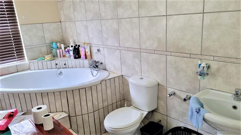 4 Bedroom Property for Sale in Selcourt Gauteng