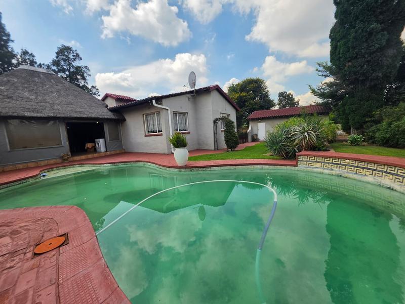 3 Bedroom Property for Sale in Brackendowns Gauteng