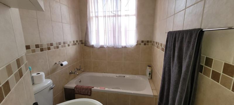 2 Bedroom Property for Sale in New Redruth Gauteng
