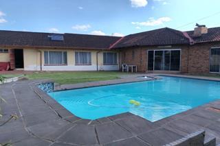 4 Bedroom Property for Sale in Verwoerdpark Gauteng