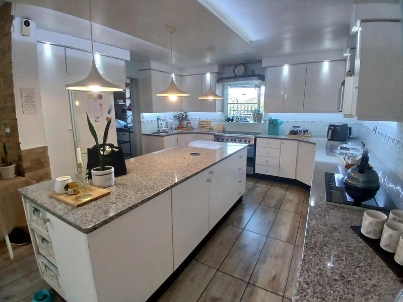 4 Bedroom Property for Sale in Bassonia Gauteng