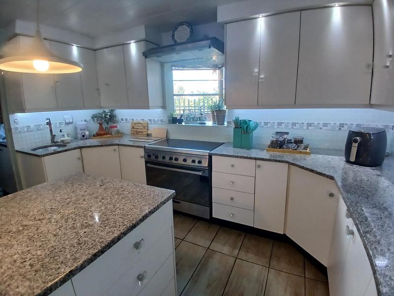 4 Bedroom Property for Sale in Bassonia Gauteng