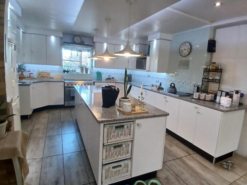 4 Bedroom Property for Sale in Bassonia Gauteng