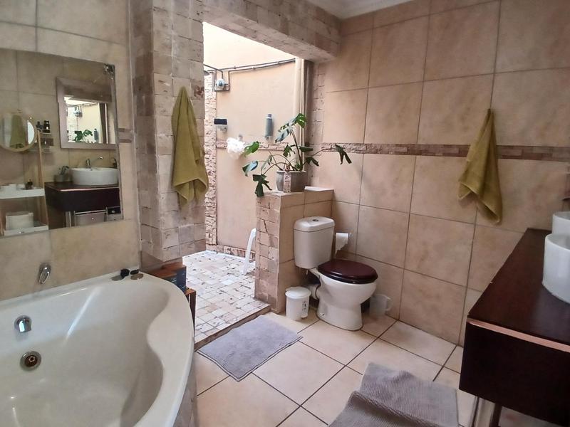 4 Bedroom Property for Sale in Bassonia Gauteng