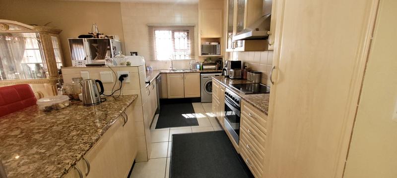 4 Bedroom Property for Sale in Mulbarton Gauteng