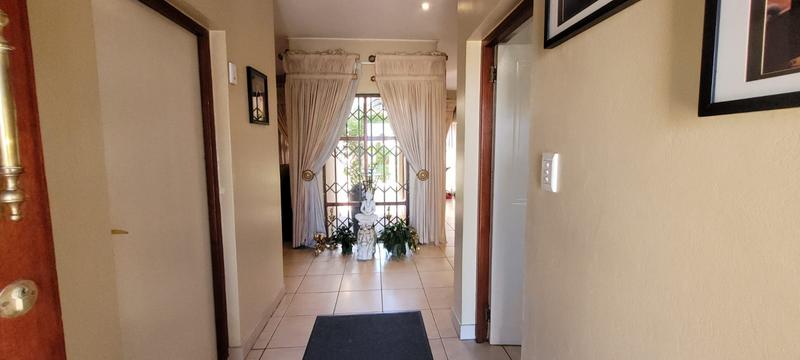 4 Bedroom Property for Sale in Mulbarton Gauteng