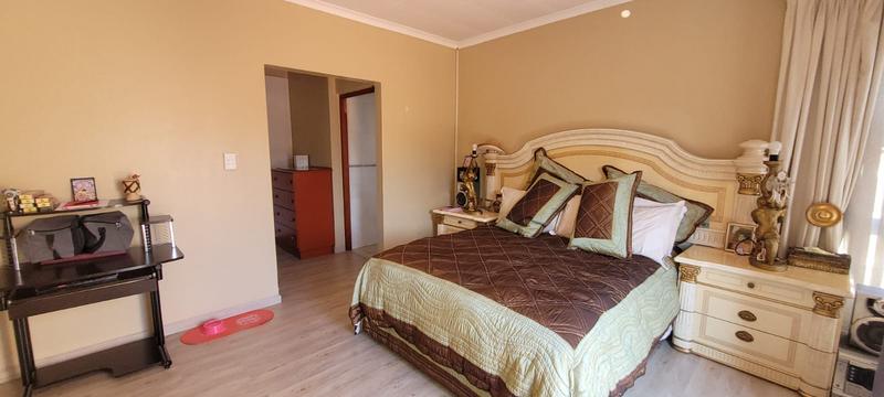 4 Bedroom Property for Sale in Mulbarton Gauteng