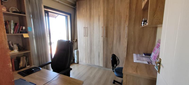 4 Bedroom Property for Sale in Mulbarton Gauteng