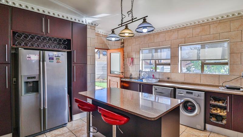 3 Bedroom Property for Sale in Mulbarton Gauteng