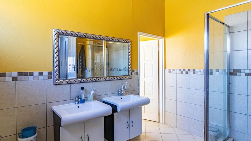 3 Bedroom Property for Sale in Mulbarton Gauteng