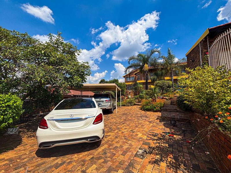 5 Bedroom Property for Sale in Ridgeway Gauteng