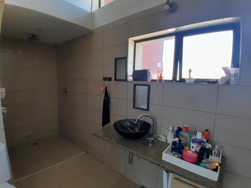 1 Bedroom Property for Sale in Rooihuiskraal North Gauteng