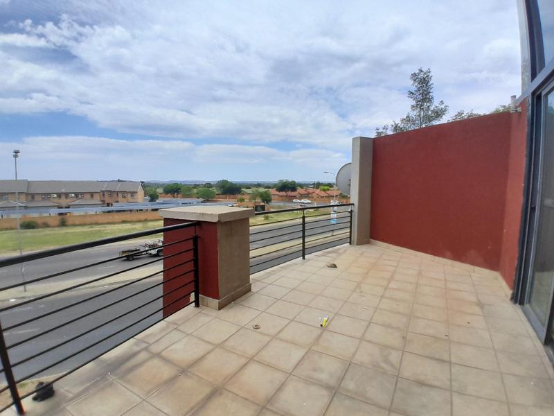 1 Bedroom Property for Sale in Rooihuiskraal North Gauteng