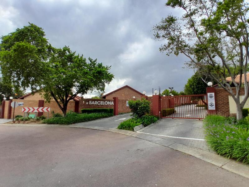 2 Bedroom Property for Sale in The Reeds Gauteng