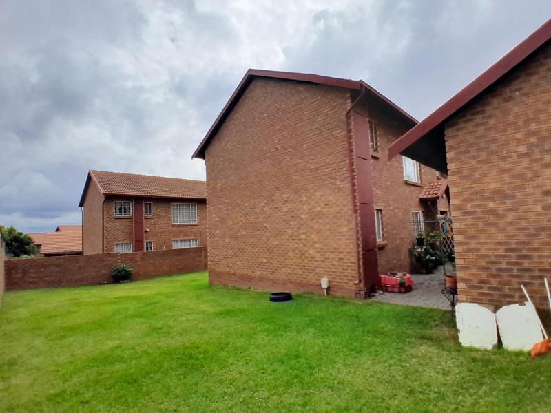 2 Bedroom Property for Sale in The Reeds Gauteng