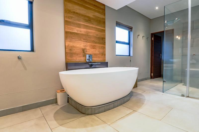 4 Bedroom Property for Sale in Copperleaf Estate Gauteng