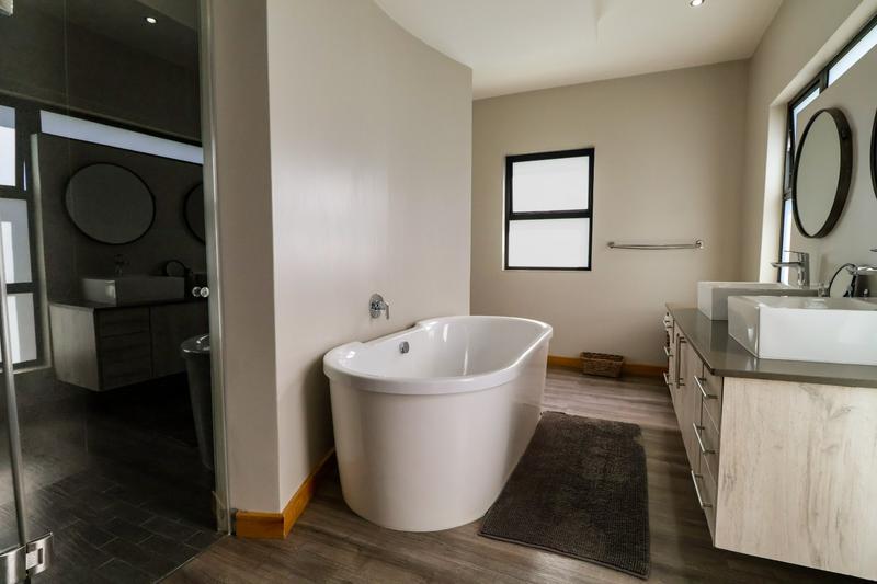 4 Bedroom Property for Sale in Copperleaf Estate Gauteng