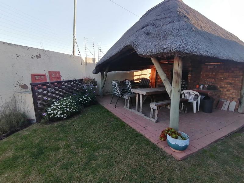 To Let 2 Bedroom Property for Rent in Sonneveld Gauteng