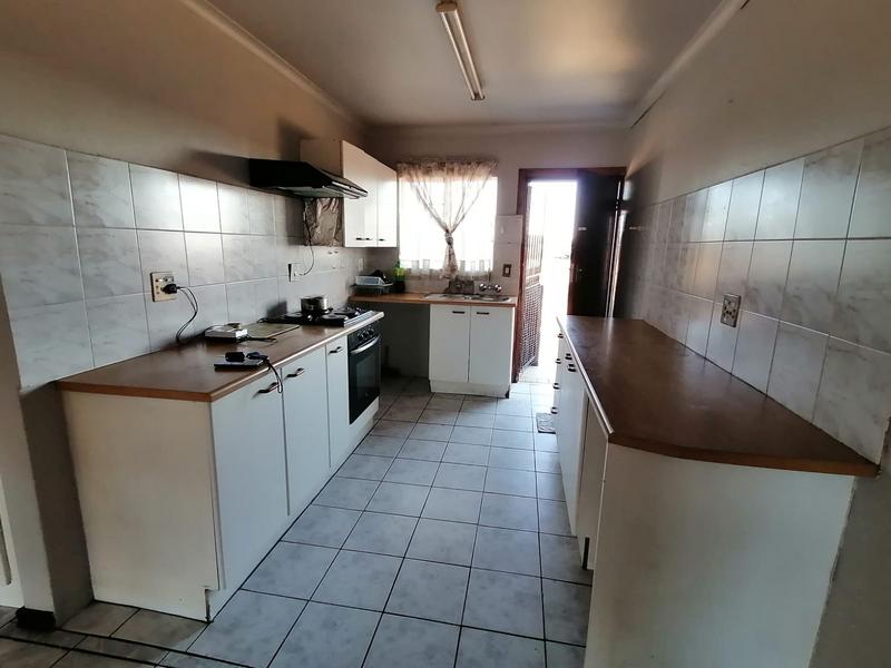 To Let 2 Bedroom Property for Rent in Sonneveld Gauteng