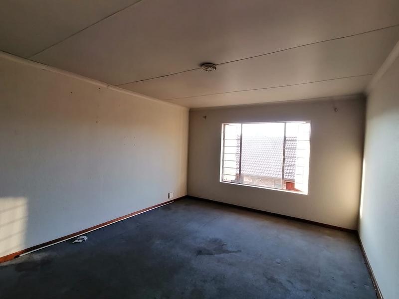 To Let 2 Bedroom Property for Rent in Sonneveld Gauteng