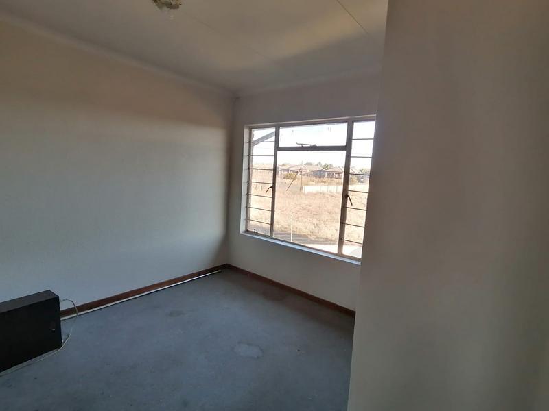 To Let 2 Bedroom Property for Rent in Sonneveld Gauteng