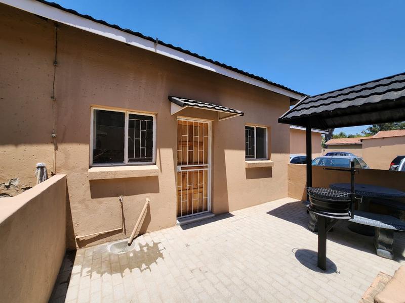1 Bedroom Property for Sale in Selection Park Gauteng