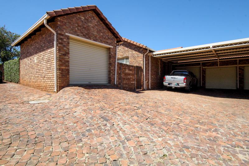 3 Bedroom Property for Sale in Eldoraigne Gauteng