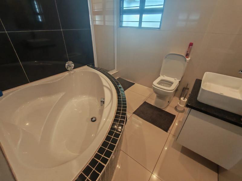 3 Bedroom Property for Sale in Heuweloord Gauteng