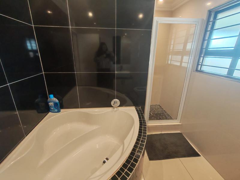 3 Bedroom Property for Sale in Heuweloord Gauteng